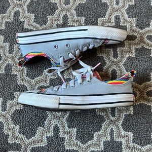 Girl’s size 1 gray and rainbow converse.